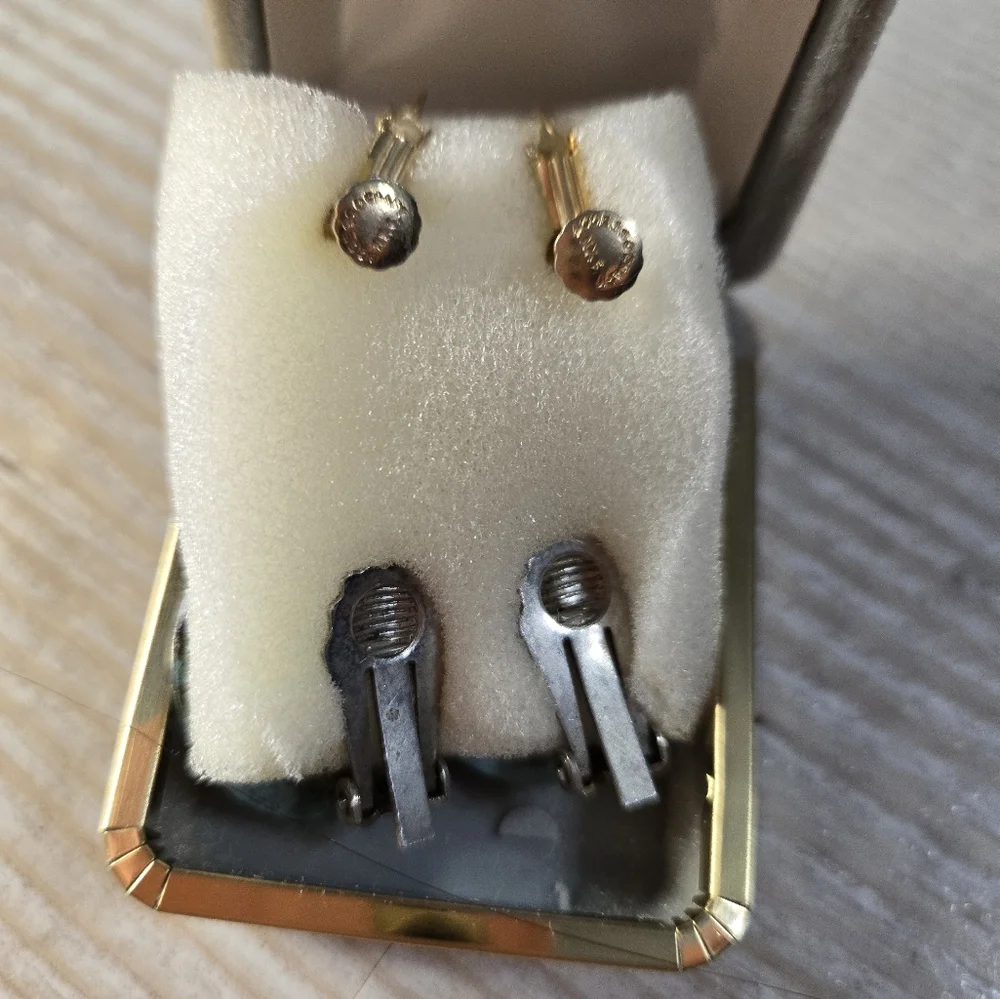 2 Pairs Of Vintage Clip On Earrings